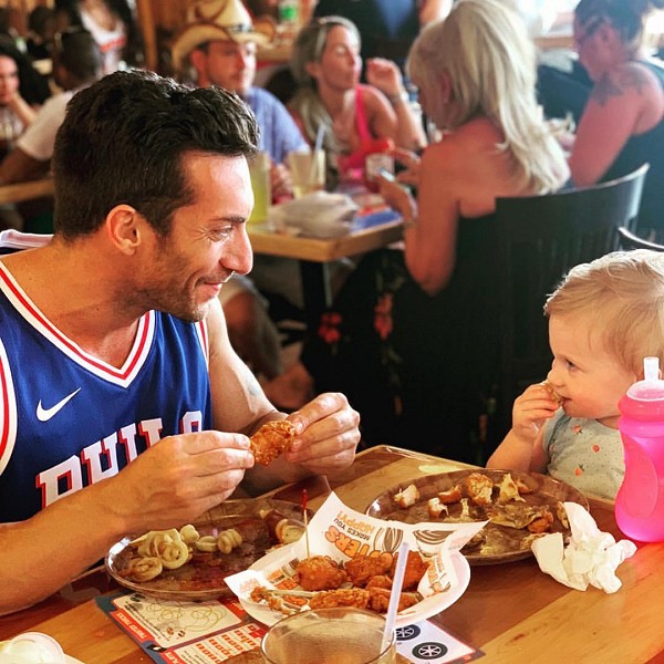 Give Dad the Gift of Hooters with Dad’s Bonus Bucks this Father’s Day
