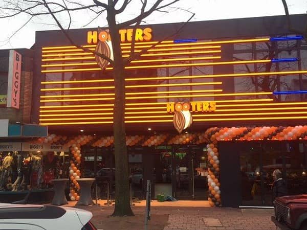 Hooters Second Germany Location Opens in Hamburg